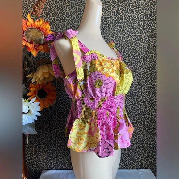 🦋B2G1🦋UNIQUE VINTAGE Pink & Yellow Floral Breezy Babe Crop Top NWT - Picture 4 of 9